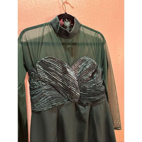 Vintage emerald green formal dress - Picture 2 of 9